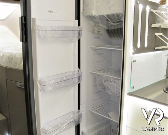 Burstner Lyseo TD Privilège 690 - camper semintegrale con letti gemelli e garage, cucina a L, oblò panoramico, doppio pavimento