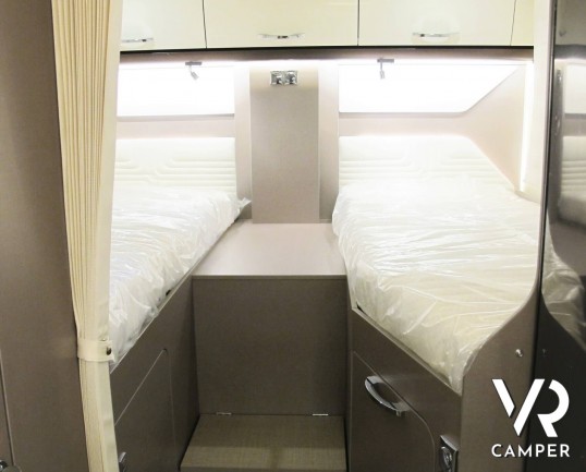 Burstner Lyseo TD Privilège 690 - camper semintegrale con letti gemelli e garage, cucina a L, oblò panoramico, doppio pavimento