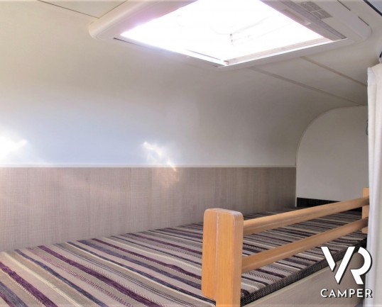 Burstner Premio 385: roulotte caravan 4 posti, con letti a castello, dotata di veranda, tendalino e moover. In visione alla sede ItaliaVR a Druento To