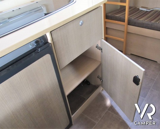 Burstner Premio 385: roulotte caravan 4 posti, con letti a castello, dotata di veranda, tendalino e moover. In visione alla sede ItaliaVR a Druento To