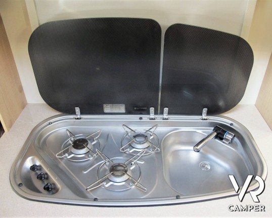 Burstner Premio 385: roulotte caravan 4 posti, con letti a castello, dotata di veranda, tendalino e moover. In visione alla sede ItaliaVR a Druento To