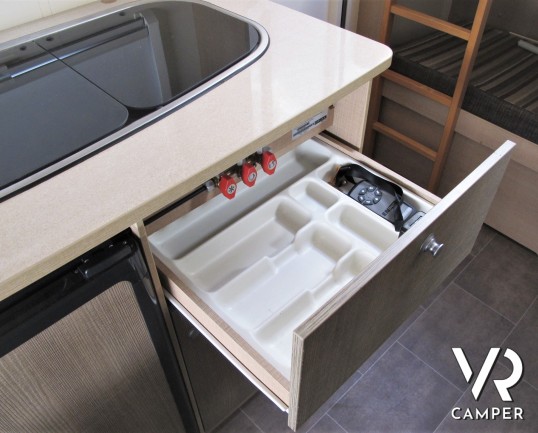 Burstner Premio 385: roulotte caravan 4 posti, con letti a castello, dotata di veranda, tendalino e moover. In visione alla sede ItaliaVR a Druento To