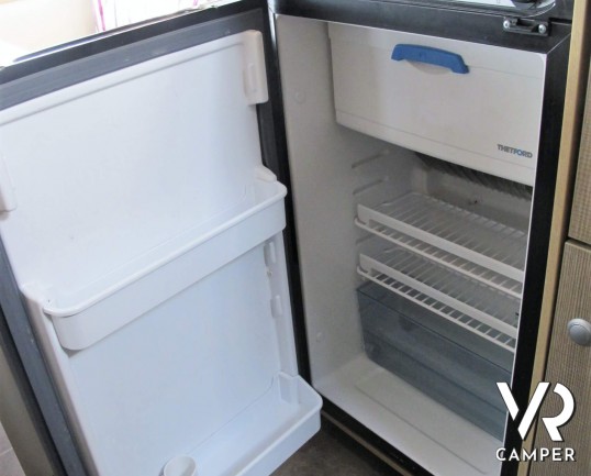 Burstner Premio 385: roulotte caravan 4 posti, con letti a castello, dotata di veranda, tendalino e moover. In visione alla sede ItaliaVR a Druento To