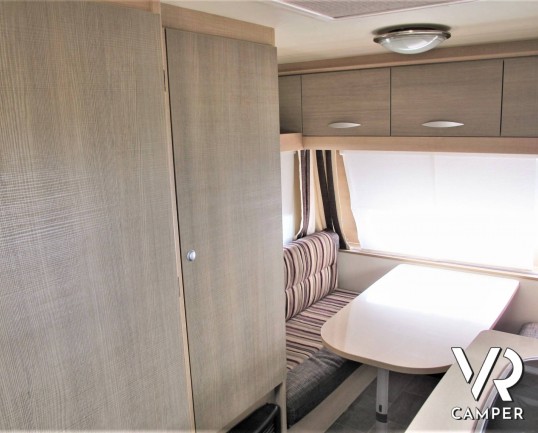 Burstner Premio 385: roulotte caravan 4 posti, con letti a castello, dotata di veranda, tendalino e moover. In visione alla sede ItaliaVR a Druento To