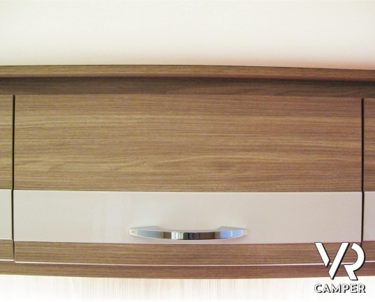 Burstner Travel Van 620 - Nuovo modello camper semintegrale in versione compatta, grazie al design esterno del cupolino dalla forma slanciata che conf