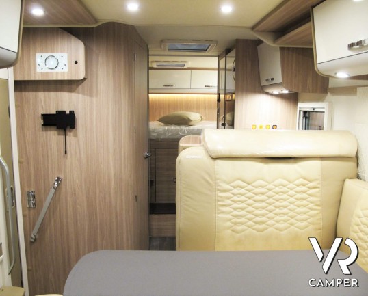 Burstner Twenty-20 - camper semintegrale con letto matrimoniale e doppio garage, su Fiat Ducato 140 cv_italiavr vendita camper torino druento