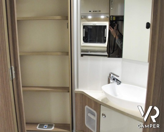 Burstner Twenty-20 - camper semintegrale con letto matrimoniale e doppio garage, su Fiat Ducato 140 cv_italiavr vendita camper torino druento