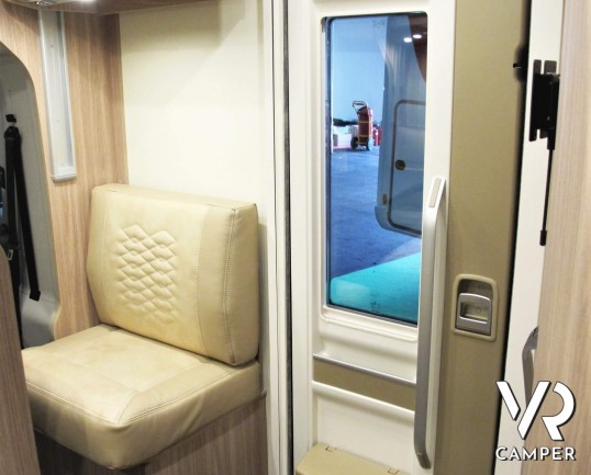 Burstner Twenty-20 - camper semintegrale con letto matrimoniale e doppio garage, su Fiat Ducato 140 cv_italiavr vendita camper torino druento