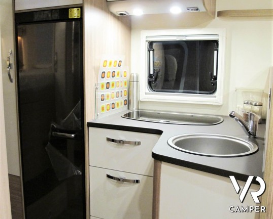 Burstner Twenty-20 - camper semintegrale con letto matrimoniale e doppio garage, su Fiat Ducato 140 cv_italiavr vendita camper torino druento