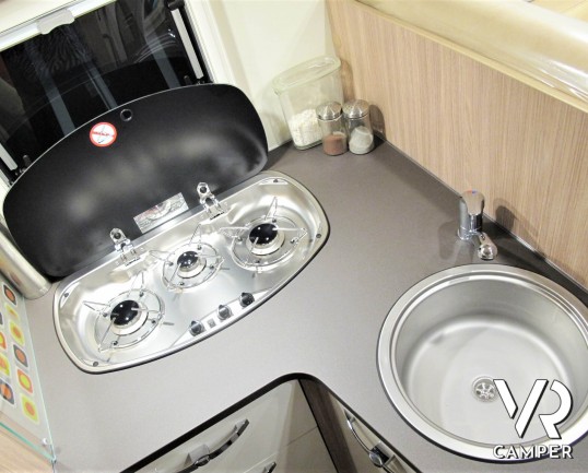 Burstner Twenty-20 - camper semintegrale con letto matrimoniale e doppio garage, su Fiat Ducato 140 cv_italiavr vendita camper torino druento