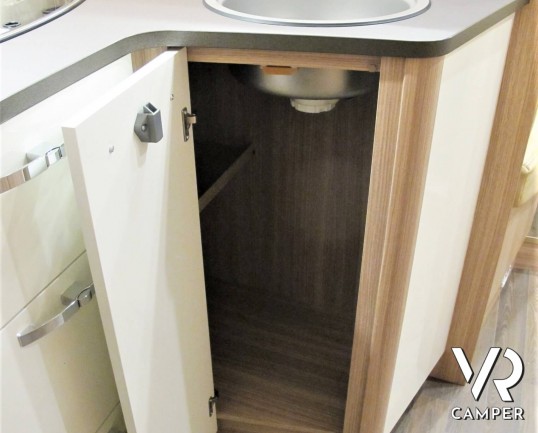 Burstner Twenty-20 - camper semintegrale con letto matrimoniale e doppio garage, su Fiat Ducato 140 cv_italiavr vendita camper torino druento