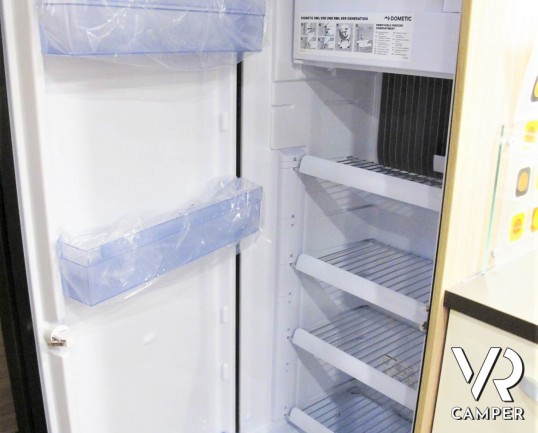 Burstner Twenty-20 - camper semintegrale con letto matrimoniale e doppio garage, su Fiat Ducato 140 cv_italiavr vendita camper torino druento