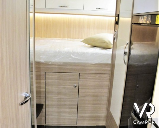 Burstner Twenty-20 - camper semintegrale con letto matrimoniale e doppio garage, su Fiat Ducato 140 cv_italiavr vendita camper torino druento