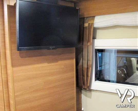 Carthago C-Line 5.3 - camper motorhome con garage. Nuovo modello Carthago motorhome 2020, con doppio pavimento e garage, su meccanica Ducato 140 CV