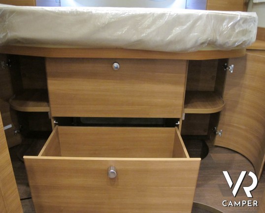 Carthago C-Line 5.3 - camper motorhome con garage. Nuovo modello Carthago motorhome 2020, con doppio pavimento e garage, su meccanica Ducato 140 CV