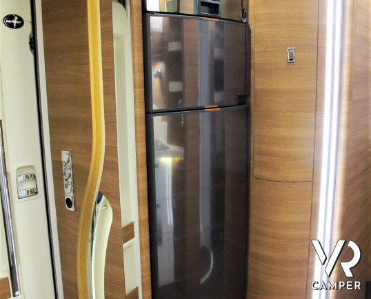 Carthago C-Line 5.3 - camper motorhome con garage. Nuovo modello Carthago motorhome 2020, con doppio pavimento e garage, su meccanica Ducato 140 CV