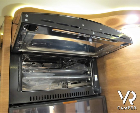 Carthago C-Line 5.3 - camper motorhome con garage. Nuovo modello Carthago motorhome 2020, con doppio pavimento e garage, su meccanica Ducato 140 CV