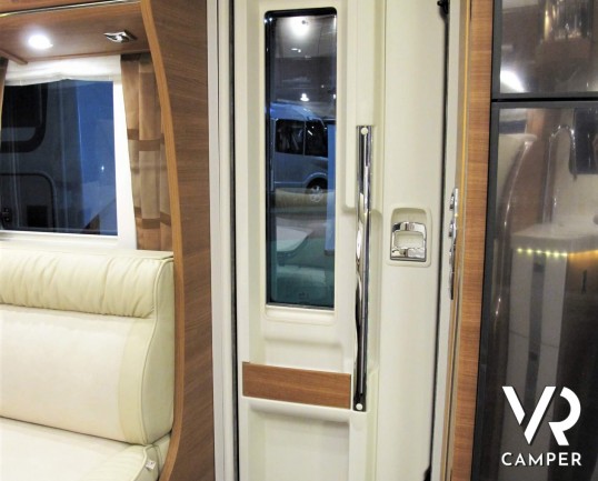 Carthago C-Line 5.3 - camper motorhome con garage. Nuovo modello Carthago motorhome 2020, con doppio pavimento e garage, su meccanica Ducato 140 CV