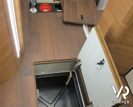Carthago C-Line 5.3 - camper motorhome con garage. Nuovo modello Carthago motorhome 2020, con doppio pavimento e garage, su meccanica Ducato 140 CV