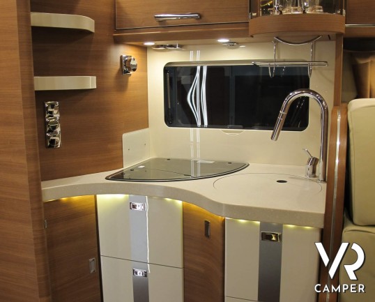 Carthago C-Line 5.3 - camper motorhome con garage. Nuovo modello Carthago motorhome 2020, con doppio pavimento e garage, su meccanica Ducato 140 CV