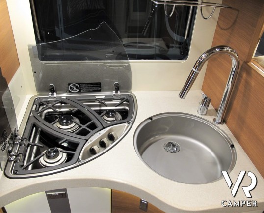 Carthago C-Line 5.3 - camper motorhome con garage. Nuovo modello Carthago motorhome 2020, con doppio pavimento e garage, su meccanica Ducato 140 CV