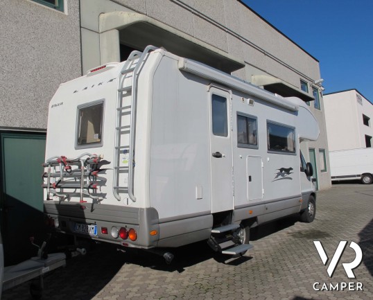 Laika Ecovip 2.1 - Camper usato mansardato con 7 posti letto, dotato di portabici, veranda, antenna TV, tavolo dinette prolungabile. In vendita da VR Camper a Druento - Torino