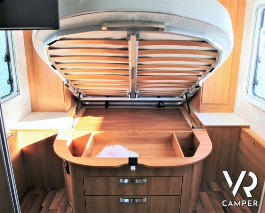 Hymer B 698_camper motorhome usato_Hymer usato 5 posti__cerchi in lega_climatizzatore_videocamera di retromarcia_antenna satellitare con doppia ottica