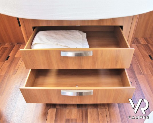 Hymer B 698_camper motorhome usato_Hymer usato 5 posti__cerchi in lega_climatizzatore_videocamera di retromarcia_antenna satellitare con doppia ottica