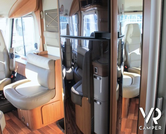 Hymer B 698_camper motorhome usato_Hymer usato 5 posti__cerchi in lega_climatizzatore_videocamera di retromarcia_antenna satellitare con doppia ottica