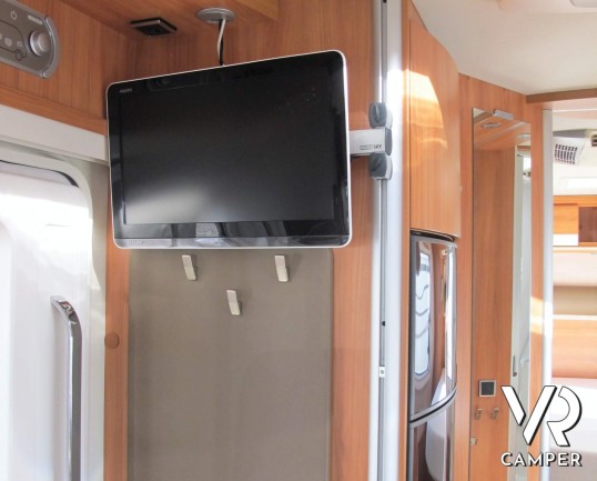 Hymer B 698_camper motorhome usato_Hymer usato 5 posti__cerchi in lega_climatizzatore_videocamera di retromarcia_antenna satellitare con doppia ottica