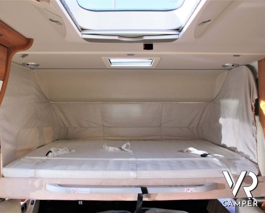 Hymer B 698_camper motorhome usato_Hymer usato 5 posti__cerchi in lega_climatizzatore_videocamera di retromarcia_antenna satellitare con doppia ottica