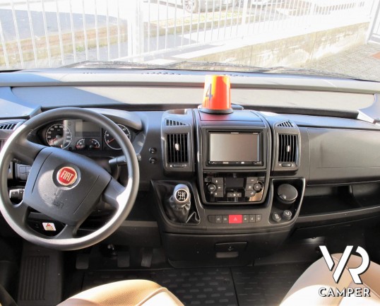 Hymer B 698_camper motorhome usato_Hymer usato 5 posti__cerchi in lega_climatizzatore_videocamera di retromarcia_antenna satellitare con doppia ottica