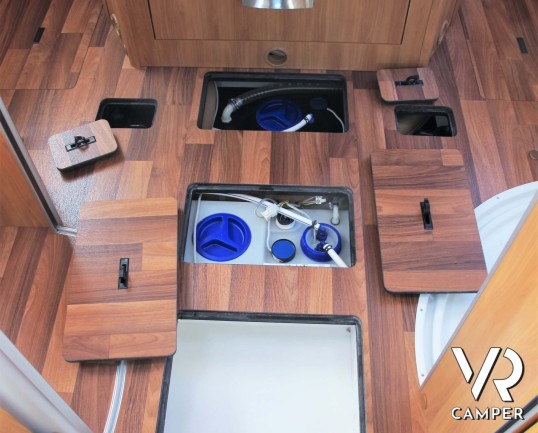 Hymer B 698_camper motorhome usato_Hymer usato 5 posti__cerchi in lega_climatizzatore_videocamera di retromarcia_antenna satellitare con doppia ottica