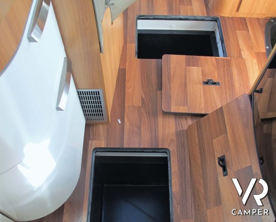 Hymer B 698_camper motorhome usato_Hymer usato 5 posti__cerchi in lega_climatizzatore_videocamera di retromarcia_antenna satellitare con doppia ottica