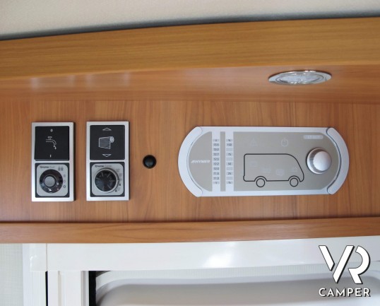 Hymer B 698_camper motorhome usato_Hymer usato 5 posti__cerchi in lega_climatizzatore_videocamera di retromarcia_antenna satellitare con doppia ottica