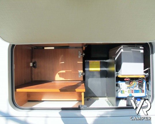 Hymer B 698_camper motorhome usato_Hymer usato 5 posti__cerchi in lega_climatizzatore_videocamera di retromarcia_antenna satellitare con doppia ottica