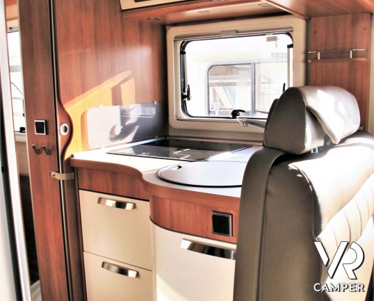 Hymer B 698_camper motorhome usato_Hymer usato 5 posti__cerchi in lega_climatizzatore_videocamera di retromarcia_antenna satellitare con doppia ottica