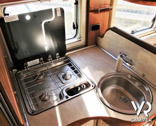 Hymer B 698_camper motorhome usato_Hymer usato 5 posti__cerchi in lega_climatizzatore_videocamera di retromarcia_antenna satellitare con doppia ottica