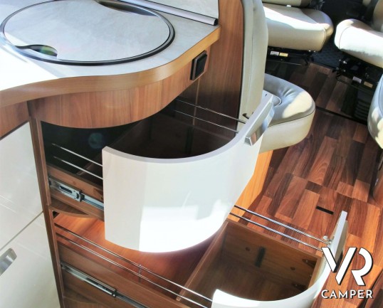 Hymer B 698_camper motorhome usato_Hymer usato 5 posti__cerchi in lega_climatizzatore_videocamera di retromarcia_antenna satellitare con doppia ottica