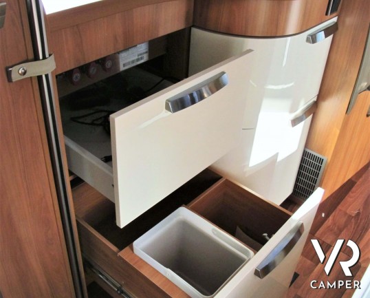 Hymer B 698_camper motorhome usato_Hymer usato 5 posti__cerchi in lega_climatizzatore_videocamera di retromarcia_antenna satellitare con doppia ottica