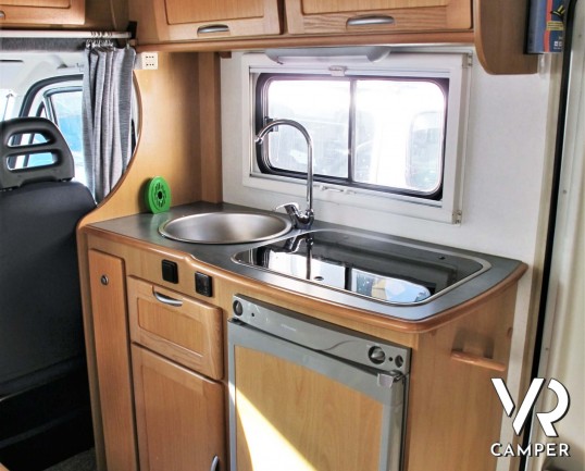 McLouis Glen 262 - camper semintegrale usato 6 posti omologati, 4 posti letto, con letto matrimoniale posteriore