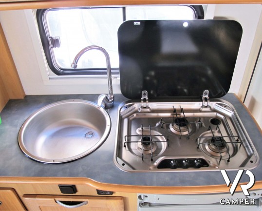 McLouis Glen 262 - camper semintegrale usato 6 posti omologati, 4 posti letto, con letto matrimoniale posteriore