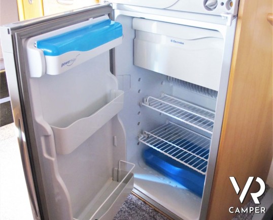 McLouis Glen 262 - camper semintegrale usato 6 posti omologati, 4 posti letto, con letto matrimoniale posteriore