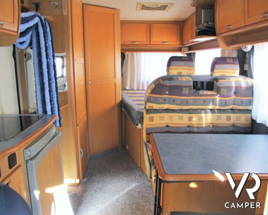 McLouis Glen 262 - camper semintegrale usato 6 posti omologati, 4 posti letto, con letto matrimoniale posteriore