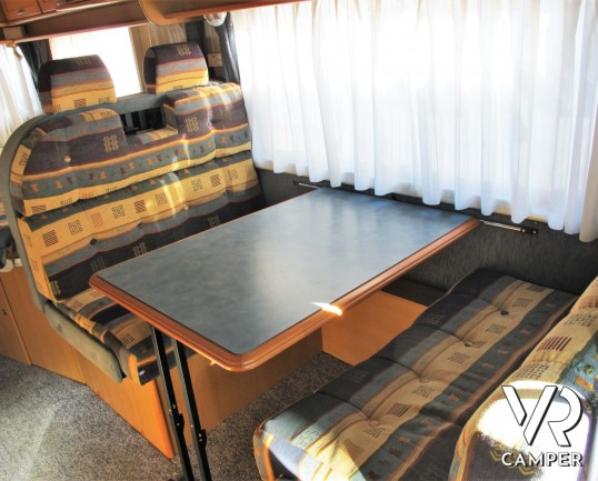 McLouis Glen 262 - camper semintegrale usato 6 posti omologati, 4 posti letto, con letto matrimoniale posteriore