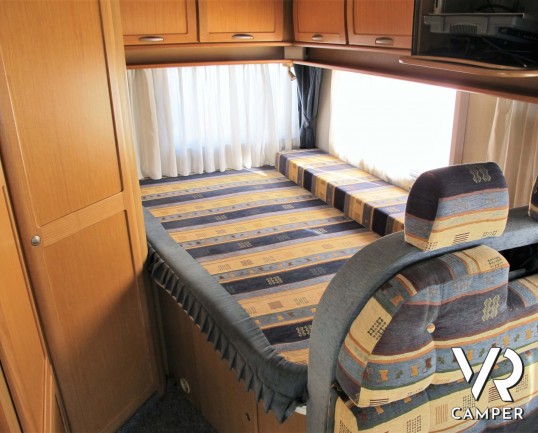 McLouis Glen 262 - camper semintegrale usato 6 posti omologati, 4 posti letto, con letto matrimoniale posteriore