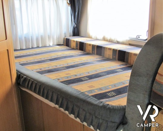 McLouis Glen 262 - camper semintegrale usato 6 posti omologati, 4 posti letto, con letto matrimoniale posteriore