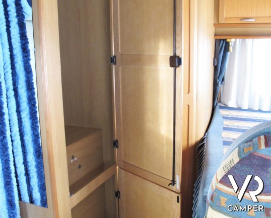 McLouis Glen 262 - camper semintegrale usato 6 posti omologati, 4 posti letto, con letto matrimoniale posteriore