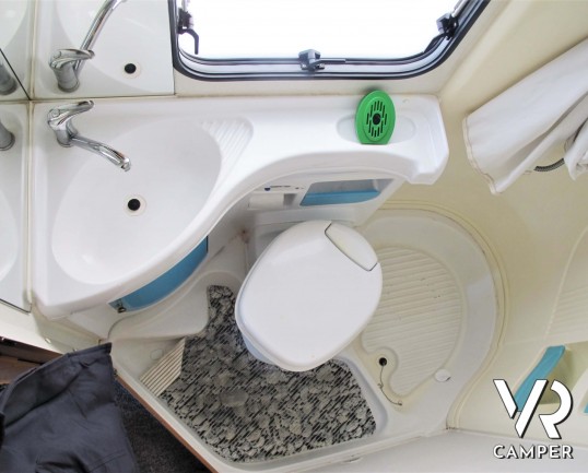 McLouis Glen 262 - camper semintegrale usato 6 posti omologati, 4 posti letto, con letto matrimoniale posteriore