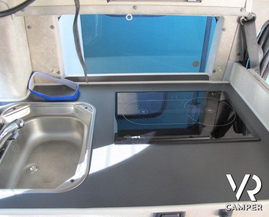 Renault Helix camper furgonato usato con letto matrimoniale basculante a soffitto, 4 posti omologati, completo di veranda, Webasto,frigorifero compres